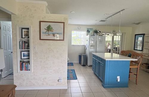 Florida North Atlantic Coast House | Captains Retreat.An oasis with lush coastal landscaping awaits!