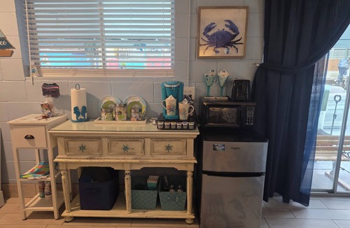 Indian Harbor Estates Apartment | Captian's Quarters Along The Sea "Your private waterfront Suite"
