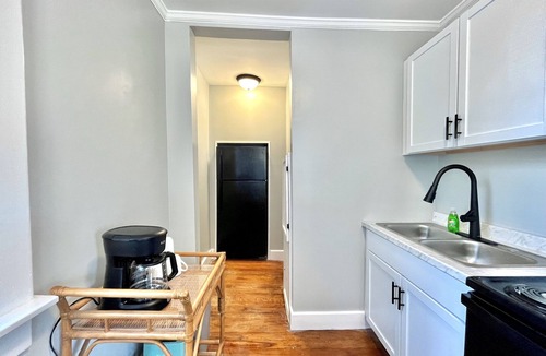 Burton Cottage | Cardinal Cottage - Sleeps 4 - Great Location!