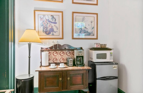 Royal Pines House | Carriage House and Studio on Historic Inn Property