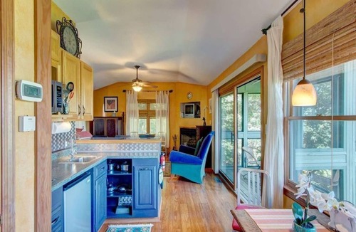 Dahlonega House | Carson's Run on Cedar Mountain-Cozy retreat with spectacular mountain views.