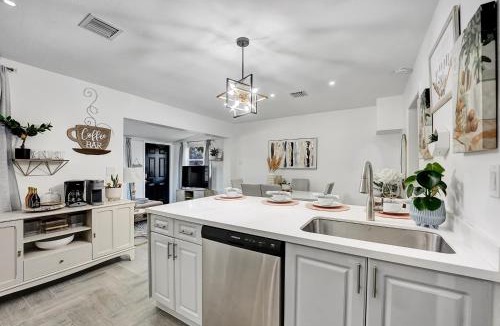 North Central Hollywood House | Casa Del Sol