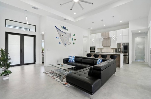 Trafalgar Villa | Casa Elena - 4 bed/3 bath w. heated pool on fresh water canal - game room!