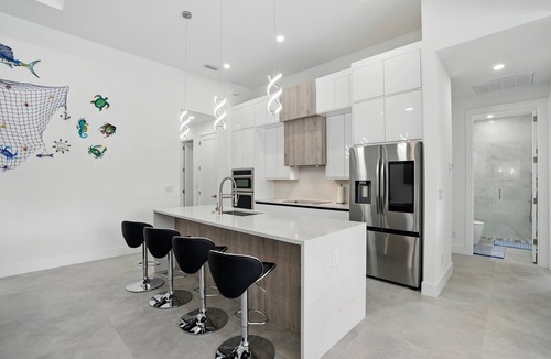 Trafalgar Villa | Casa Elena - 4 bed/3 bath w. heated pool on fresh water canal - game room!