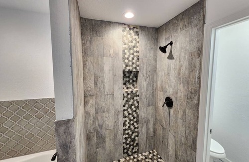 Wadeview Park House | CasaDelaney DT Sodo district. Renovated Sleeps 16