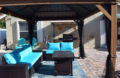 Tropic Palms House | CasaDelray! Your Spacious 5BR Coastal Retreat Just Minutes Away From The BEACH