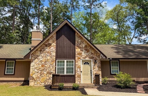 Hinesville House | CasaOasis Golf Course Executive Stay Game Room