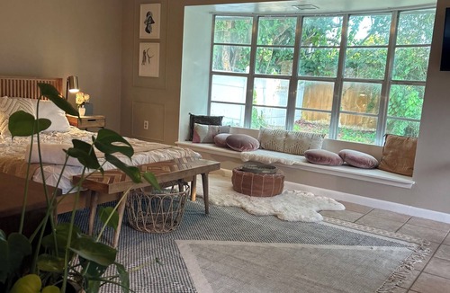 Fort Pierce Cottage | Casita Luna Beautifully decorated sunny boho retreat