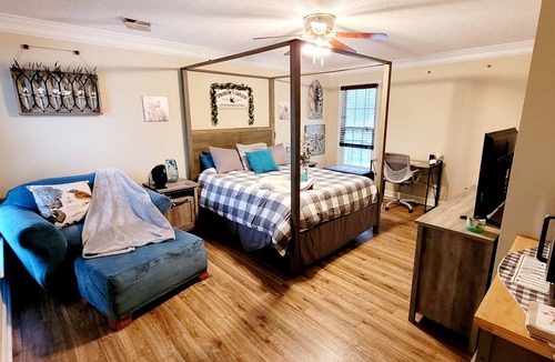 Jackson County Bed & Breakfast | Cast Iron Key Inn: Farm-to-Table Bed & Breakfast
