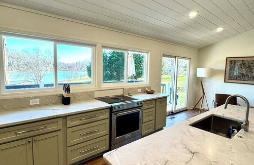 Hiawassee House | Catch N Relax on Lake Chatuge by Chatuge Home Concierge | Hot Tub, Fire Pit & Private Boat Dock