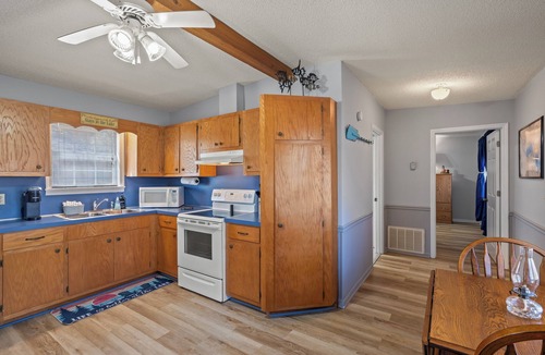 Santee Cabin | CatDaddy Cabin - Lake Marion Cabin in Santee - lake view, fire pit, boat parking