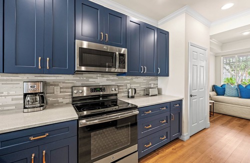 Naples Condo | Catina Vacation Rental: Bright 2-BR Condo with Lake Views. Located in Lely Resort with Pool, Hot Tub, and Golf Access. Ideal for Golfers and Beachgoers, Minutes from Naples and Marco Island