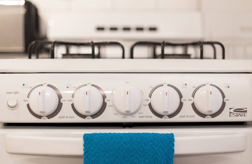Brookwood Apartment | (CCF) Enjoy a Full Kitchen in an Affordable Studio near Peachtree Street