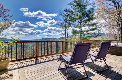Glenville House | Cedar High - Beautiful Mountain View Home!