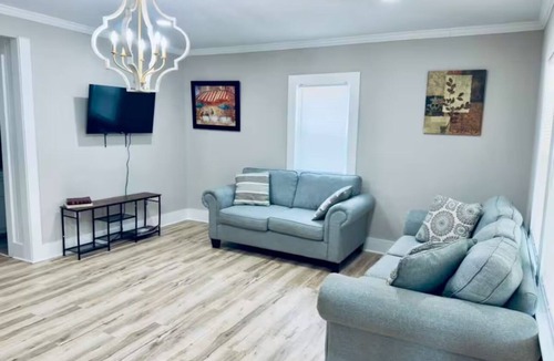 Goldsboro House | Center Home