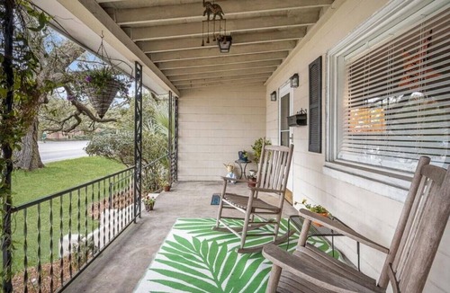 Charleston House | Central, cozy home with sweet cat - 10 min to downtown and beach!