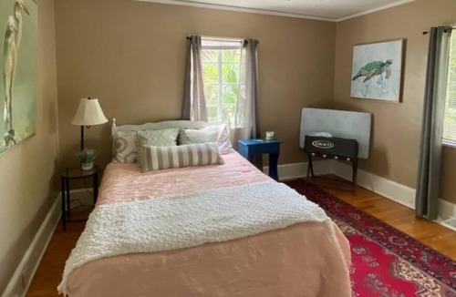 Charleston House | Central, cozy home with sweet cat - 10 min to downtown and beach!