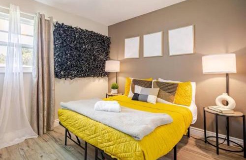 Sun Bay South House | Central Tampa Contractor Base Private Room Shared Spaces