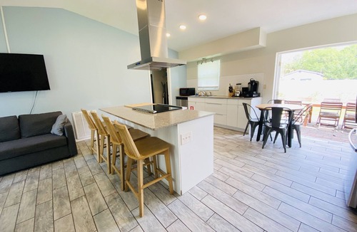 Magnolia Heights House | Central to Downtown St Pete, Trop, Beaches & Tampa - Fabulous location!