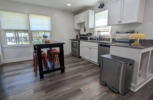 Taylors House | Centrally Located! 15 minutes from downtown Greenville, Greer and GSP airport.