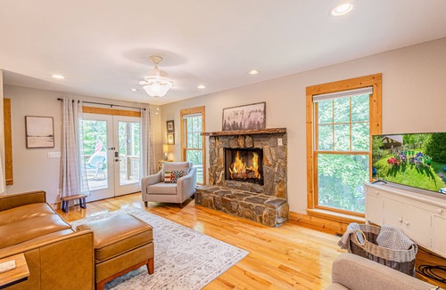 Almond Cottage | Centrally located cottage 5 mins to Tsali, Fontana Lake, 15 mins to Bryson Cityn