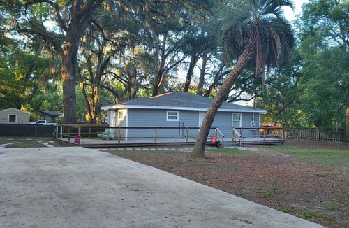 Jacksonville House | Centrally located 3-Bedroom Large Lot Country Family home in sunny Jacksonville