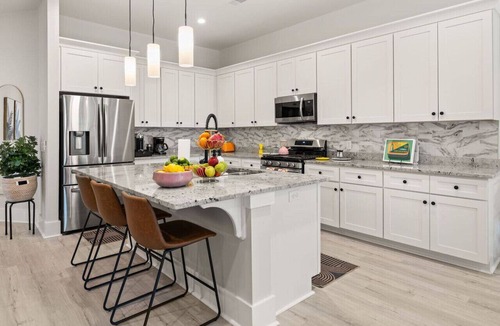 Goose Creek Apartment | Charleston-themed House for 10!