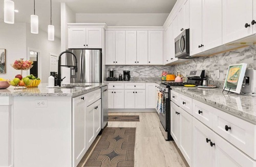 Goose Creek Apartment | Charleston-themed House for 10!