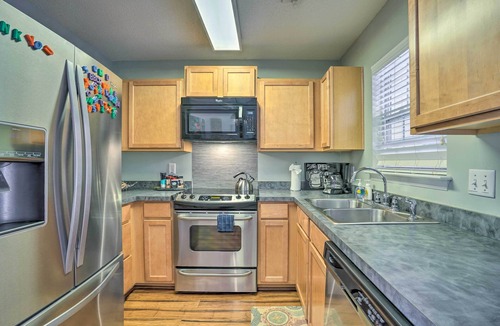 Charleston House | Charleston Townhome ~ 13 Mi to Sand & Surf!