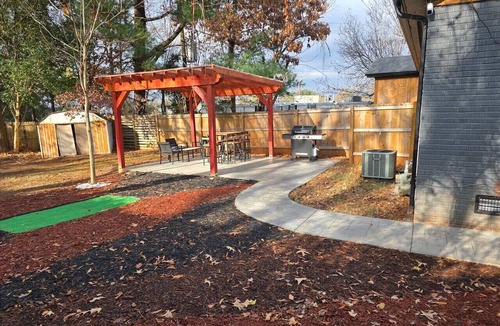 Starmount House | Charlotte Cozy Charm: Cozy Retreat with BBQ Oasis