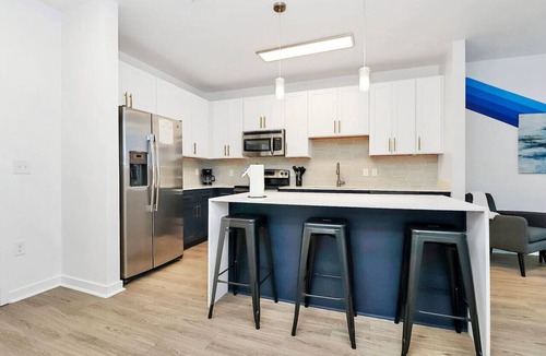 Cherry Apartment | Charlotte’s Cozy Hideaway: 1BR with Pool & Gym