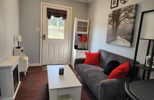 Baxter Cottage | Charming 1-bedroom cottage - That tiny house on Center Hill Lake. Pet friendly!