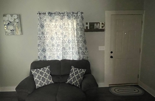 Belvedere House | Charming 1-bedroom house with WiFi, AC in lovely Belvedere