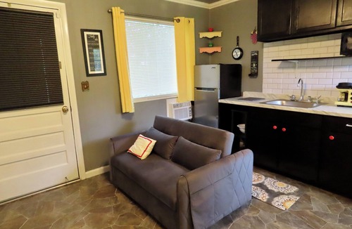 Glenwood House | Charming 1-bedroom house with WiFi and AC in Glenwood