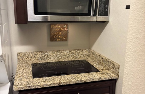 DeLand House | Charming 1-bedroom house in delightful DeLand with WiFi, AC