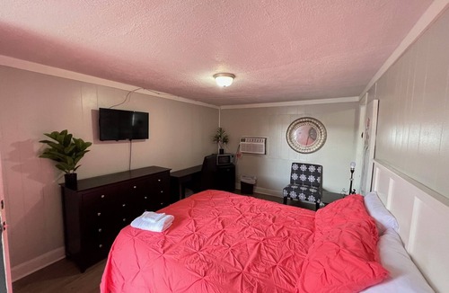 Jacksonville Hotel | Charming 1 Bedroom/1 bath hotel room