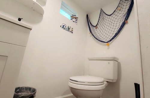 Arlington Cottage | Charming 1-bedroom queen bed cottage in tranquil Jacksonville with AC
