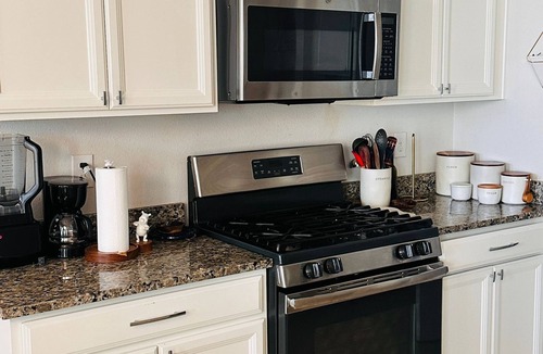 DeLand House | Charming 2-bedroom, 1 office, 1 TV room, house in wonderful DeLand with AC, WiF