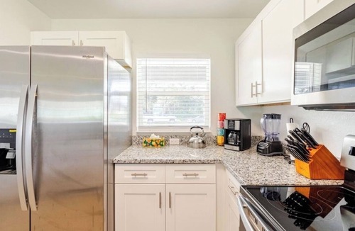 Sun 'N Lake Apartment | Charming 2-bedroom apartment in wonderful Sebring with WiFi