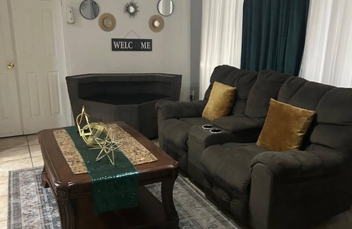 Northwest Orlando Bed & Breakfast | Charming 2-bedroom bed & breakfast in beautiful Orlando with WiFi, AC