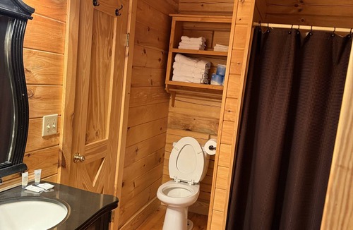 Twin City Cabin | Charming 2-bedroom cabin with AC and WiFi in delightful Twin City, GA.