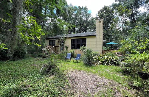 Savannah Cottage | Charming 2-bedroom cottage with fenced yard is pet friendly and waiting for you!