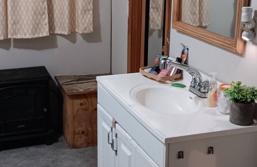 Blackshear Other | Charming 2-bedroom farmhouse in Blackshear with AC