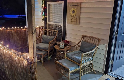 Sans Souci House | Charming 2-bedroom house with AC, WiFi in Greenville