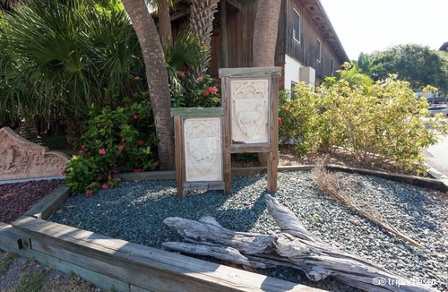 Central Beach Hotel | Charming 2-bedroom hotel room in Vero Beach overlooking the pooln