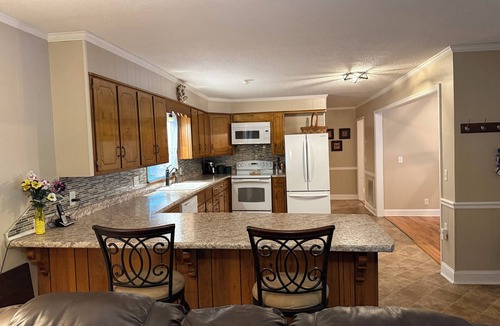 Ether House | Charming 2-Bedroom Home in the Heart of Seagrove Pottery Country