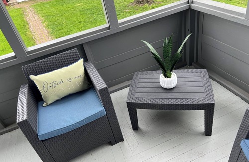 Quincy House | Charming 2-bedroom house close to Quincy University and Blessing hospital