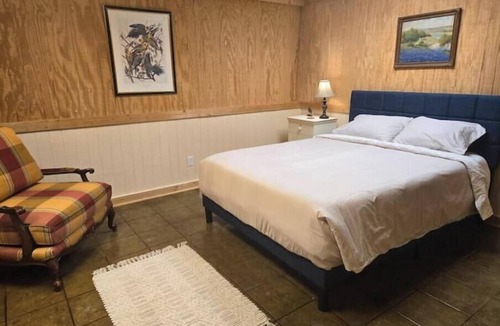 Walhalla Bed & Breakfast | Charming 2-bedroom pet-friendly apartment with large fenced yard, AC, WiFi