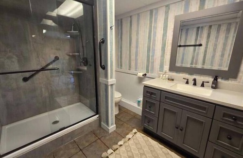 Walhalla Bed & Breakfast | Charming 2-bedroom pet-friendly apartment with large fenced yard, AC, WiFi