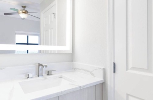 Florida Center Resort | Charming 2-bedroom resort with AC, WiFi in delightful Orlando